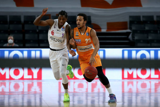 而包括足球 而包括足球